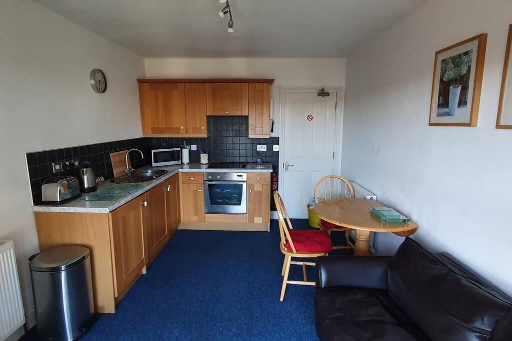 Stylish, Comfortable Apartment With Balcony Plymouth Eksteriør bilde